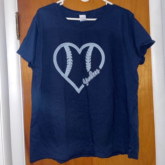 Ladies Yankees Baseball Heart Shirt - Picture 1 of 4